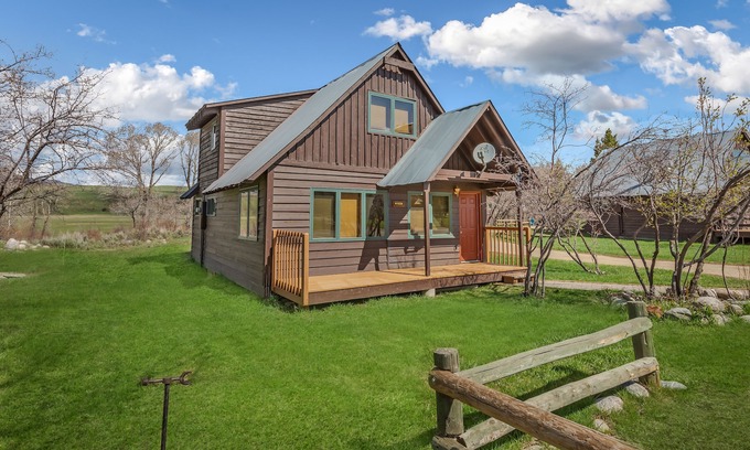 Clark Ski Chalet | Hiker - Rare gem in an outdoorsman's paradise