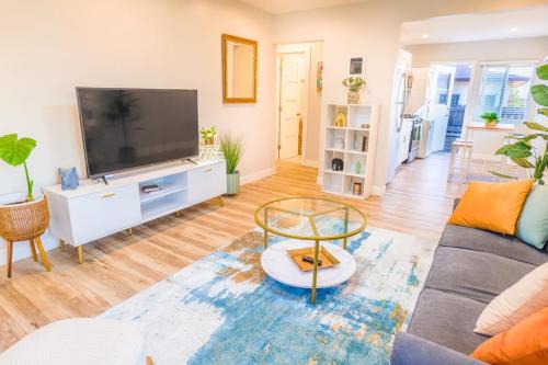 University Heights Apartment | Hillcrest, Univ Heights Retreat