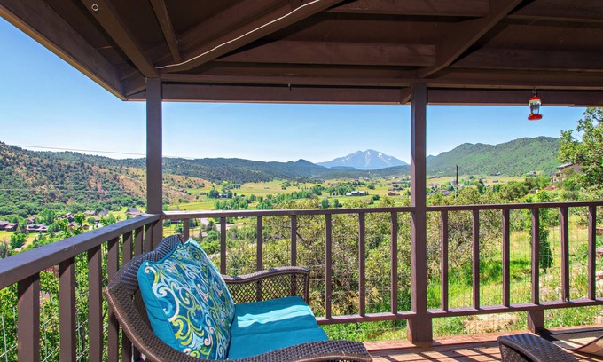 Glenwood Springs House | Hillside Cabin w/Fireplace, Wrap Around Porch & 8mi. to Skiing!