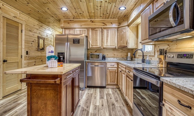 Sevierville Cabin | Hilltop Hideaway 3 Bedroom Cabin by RedAwning