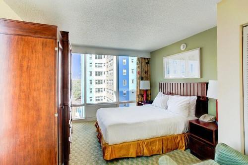 Northeast Virginia Beach Hotel | Hilton Ocean Beach Club Resort, Virginia Beach, VA - 2BR Suite