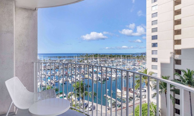 Waikiki Hotel | Hilton Vacation Club The Modern Honolulu