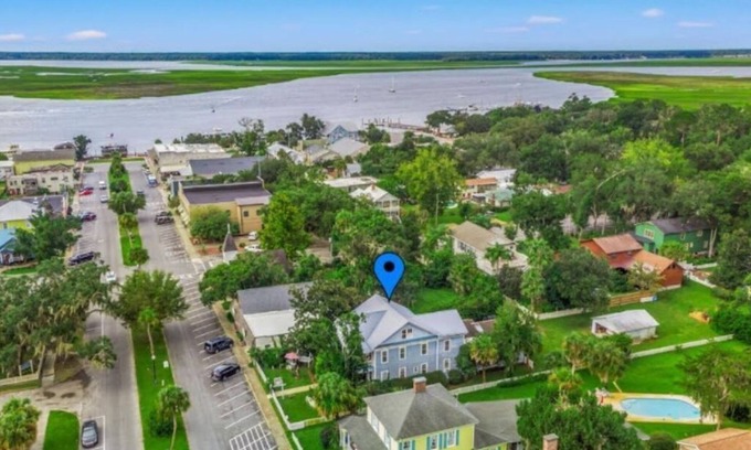 St. Marys House | Historic 1870's home located in St Mary's, GA. Pet-Friendly!