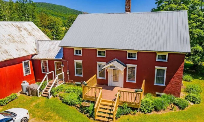 Jeffersonville House | Historic 5-bedroom farmhouse with near Smuggler's Notch
