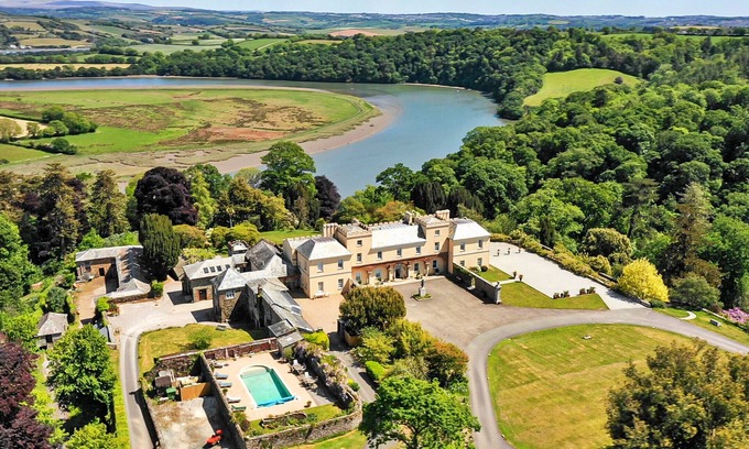 Saltash Cottage | Historic Castle on River Tamar