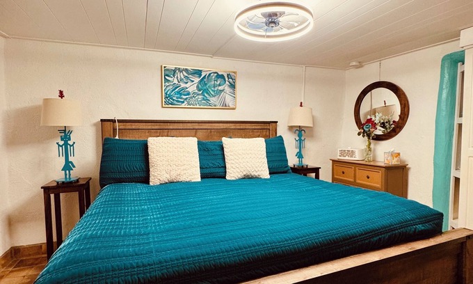 Taos House | Historic Cozy Adobe 2.9 miles to the Taos Plaza. Beautiful Mountain Views.