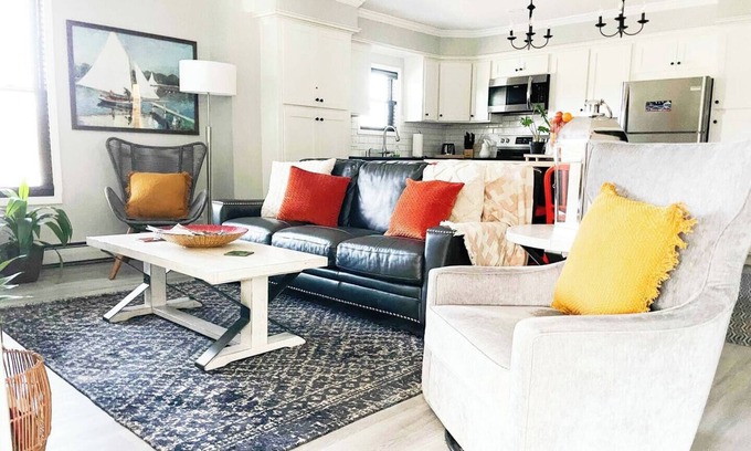 Delafield Apartment | Historic Downtown- King Bed-St Johns Acad-Shopping