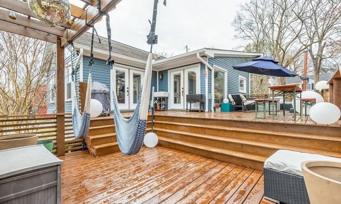 Inglewood House | Historic East Nash Sleeps 4