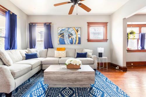 South Hyde Park House | Historic Family Getaway, 5 Star Location, Royal Beds