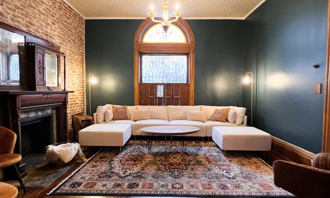 Northside District House | Historic Home in Downtown Lexington- Maryland Manor
