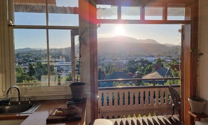 Glebe House | Historic Home with Views. Close to City Sleeps 6.