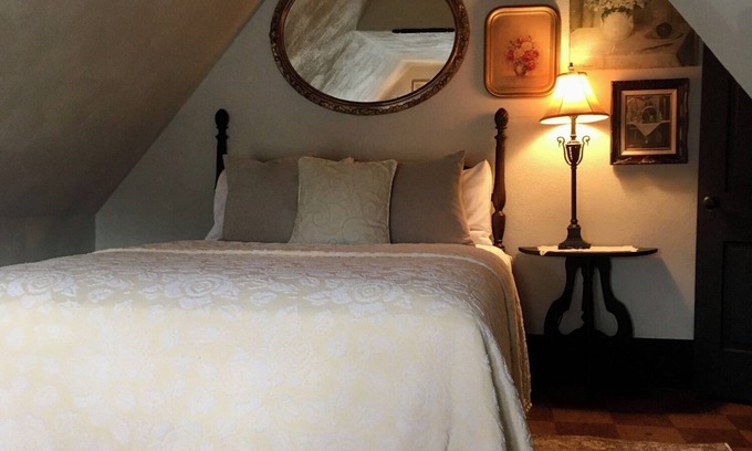 Fayetteville Hotel | Historic Inn located 2 miles from New River Gorge National Park