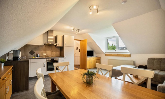 Stedesdorf Apartment | Holiday Apartment 'Nordsee Ferienwohnung Möwe' with Garden & Wi-Fi