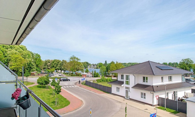 Muritz Apartment | Holiday Apartment 'Hafenperle' with Lake View and Balcony