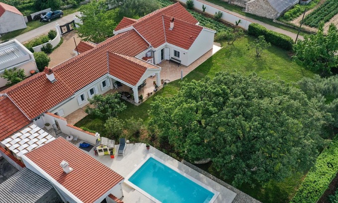 Poljica Apartment | Holiday apartment Vrsi for 1 - 7 persons with 3 bedrooms - Twin house