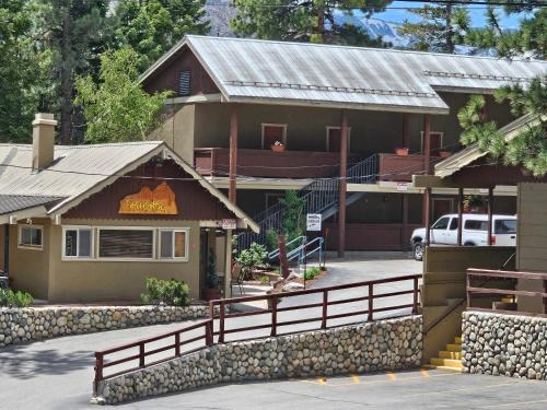 Stonegate Hotel | Holiday Haus