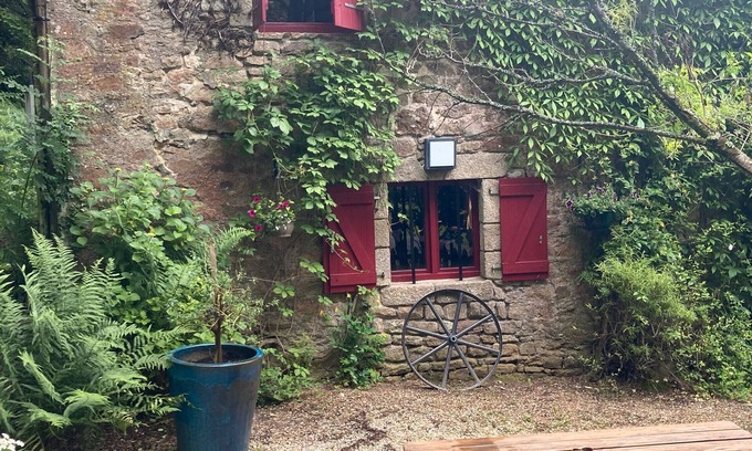 Saint-Nicolas des Eaux House | Holiday Home '6 Personnes' with Shared Terrace, Shared Garden and Wi-Fi