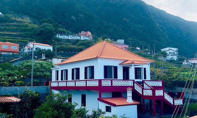 Porto Moniz House | Holiday Home 'Casa Da Avó Ferreirinha' with Sea View, Private Terrace and Wi-Fi