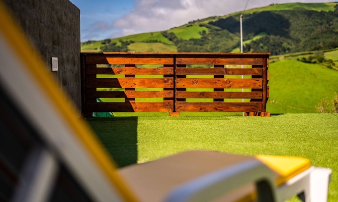 Povoacao House | Holiday Home 'Casa Xadrez' with Sea View, Wi-Fi and Air Conditioning