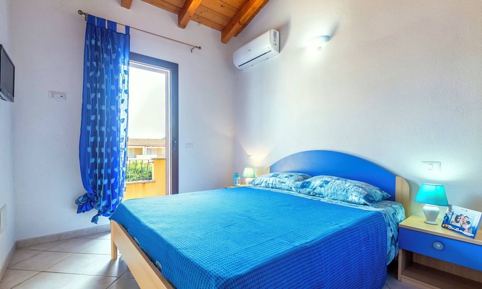 Viddalba House | Holiday Home 'Elisa' with Wi-Fi and Air Conditioning