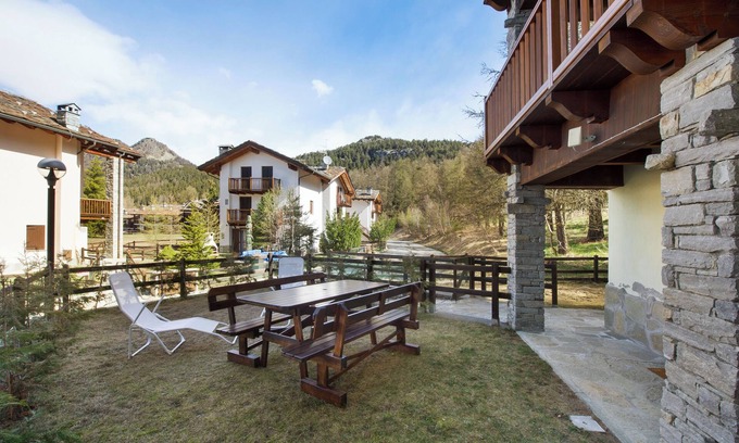 Saint-Vincent House | Holiday Home 'Gioiello Col De Joux' with Mountain View, Private Garden and Wi-Fi