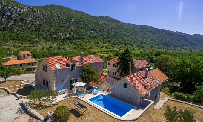 Tucepi House | Holiday Home in Croatia with Private Pool