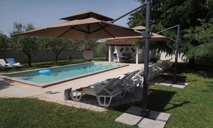 Antonci Ski Chalet | Holiday Home in Poreč with Terrace, Air condition, WIFI, Dishwasher (4400-3)