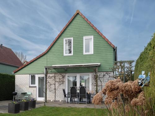 Wemeldinge House | Holiday Home in Quiet Dutch Park for Families