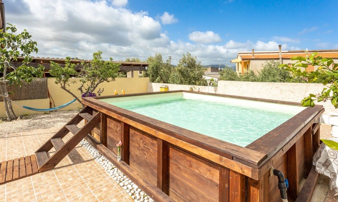 Viddalba House | Holiday Home "Incantevole Casa con Piscina" with Mountain View, Pool & Wi-Fi