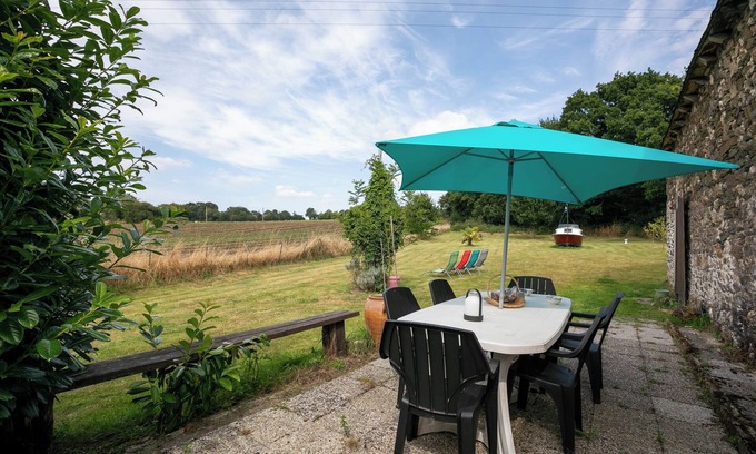 Allineuc House | Holiday Home 'L'abreuvoir Du Leffo' with Private Terrace, Private Garden and Wi-Fi