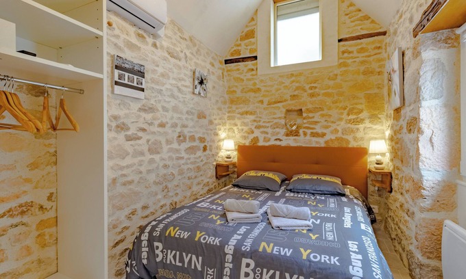 Lacave House | Holiday Home 'La Boutique Germain 4 to 6 Persons' with Private Terrace