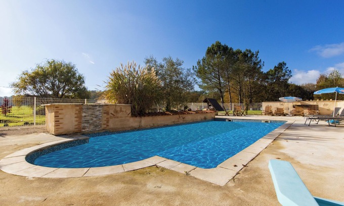 Guizengeard House | Holiday Home 'Le Moulin' with Private Pool, Private Terrace and Wi-Fi