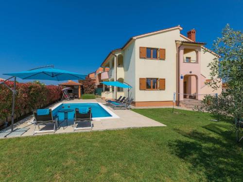 Valdebek House | Holiday Home Linden Tree by Interhome