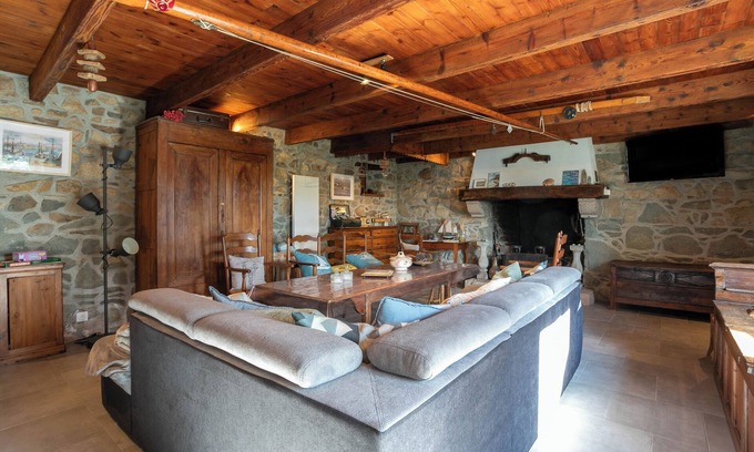 Kerbors House | Holiday Home 'Maison De Pêcheur Mylia' with Private Terrace, Private Garden and Wi-Fi