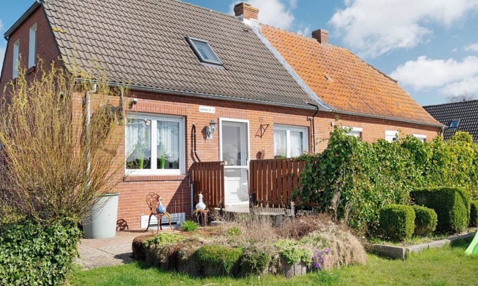 Krummhoern House | Holiday Home 'Marilene - Familienfreundlich' with Private Terrace, Wi-Fi and Air Conditioning