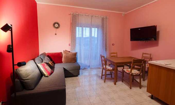 Capodimonte House | Holiday Home 'Monet 90mwifiparkingnetflix' with Balcony, Wi-Fi and Air Conditioning