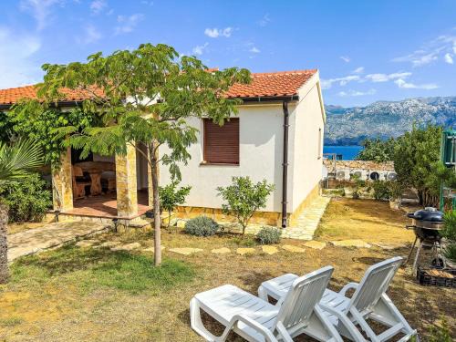 Razanac House | Holiday Home Nada by Interhome