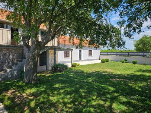 Drnis House | Holiday Home Nena