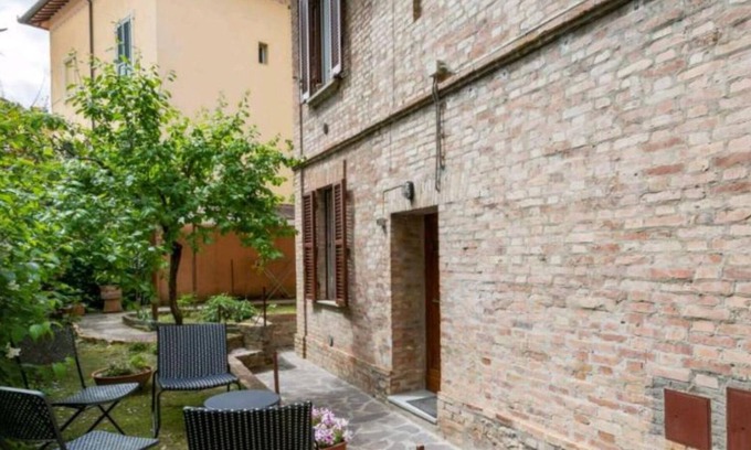 Perugia House | Holiday Home 'Perugia Centrale Via Del Toppo' with Private Garden and Wi-Fi
