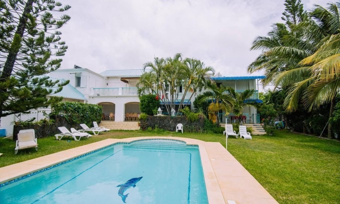 Trou d'Eau Douce House | Holiday home "Villa Radani" swimming pool and garden