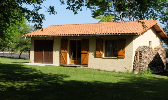 Mezos House | Holiday House in Mézos with Private Parking