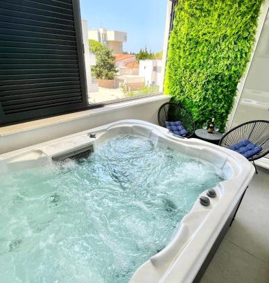 Zrce Apartment | Holiday House Maze with jacuzzi