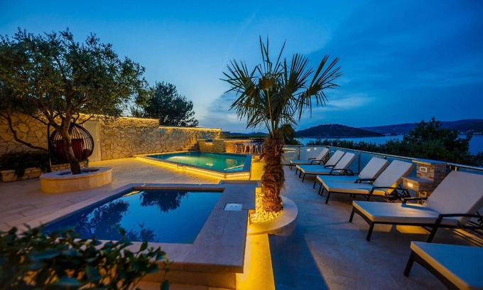 Razanj House | Holiday house Ražanj for 1 - 18 persons with 9 bedrooms - Row house