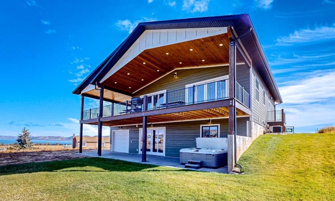 Sweetwater House | Holiday House