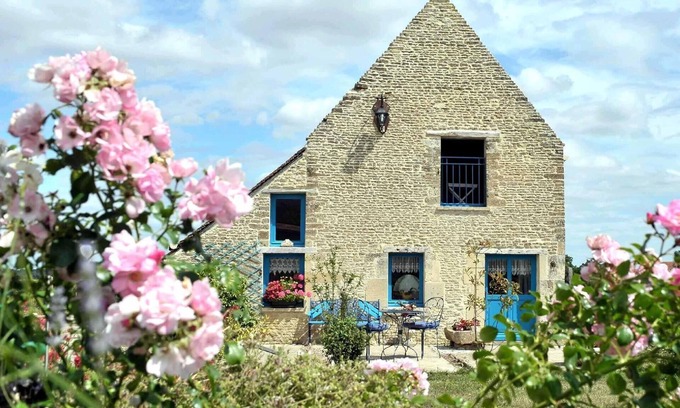 Saint-Wambert-des-Trois-Vallees House | Holiday house with a terrace