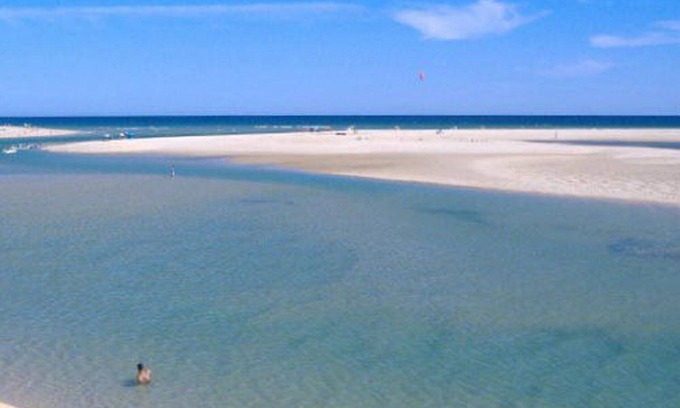 Canada Condo | Holiday House with Communal Pool and Air Conditioning