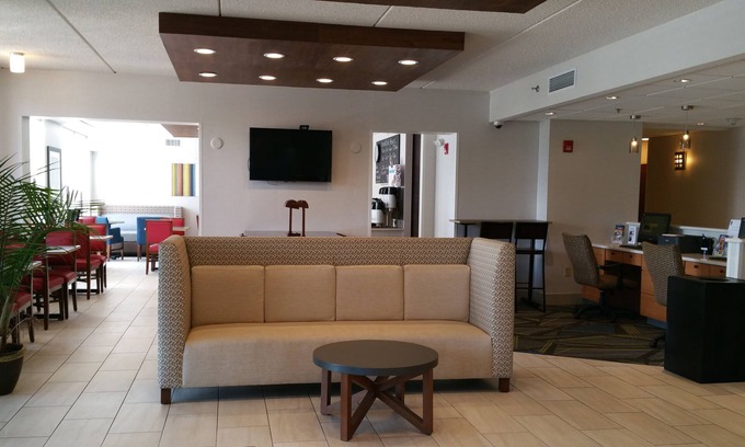Harrisburg Hotel | Holiday Inn Express - Harrisburg East by IHG