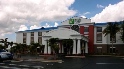 Okeechobee Hotel | Holiday Inn Express Lake Okeechobee by IHG