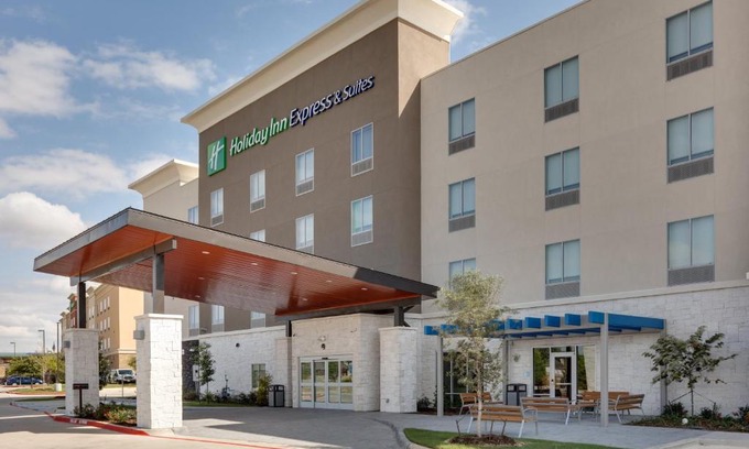 The Colony Hotel | Holiday Inn Express & Suites - Plano - The Colony by IHG