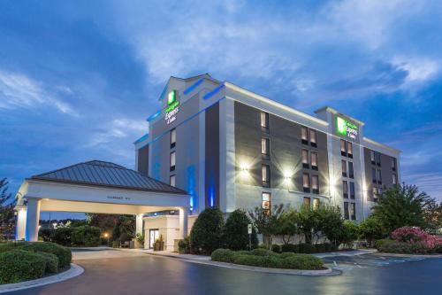 Wilmington Hotel | Holiday Inn Express & Suites Wilmington-University Center by IHG